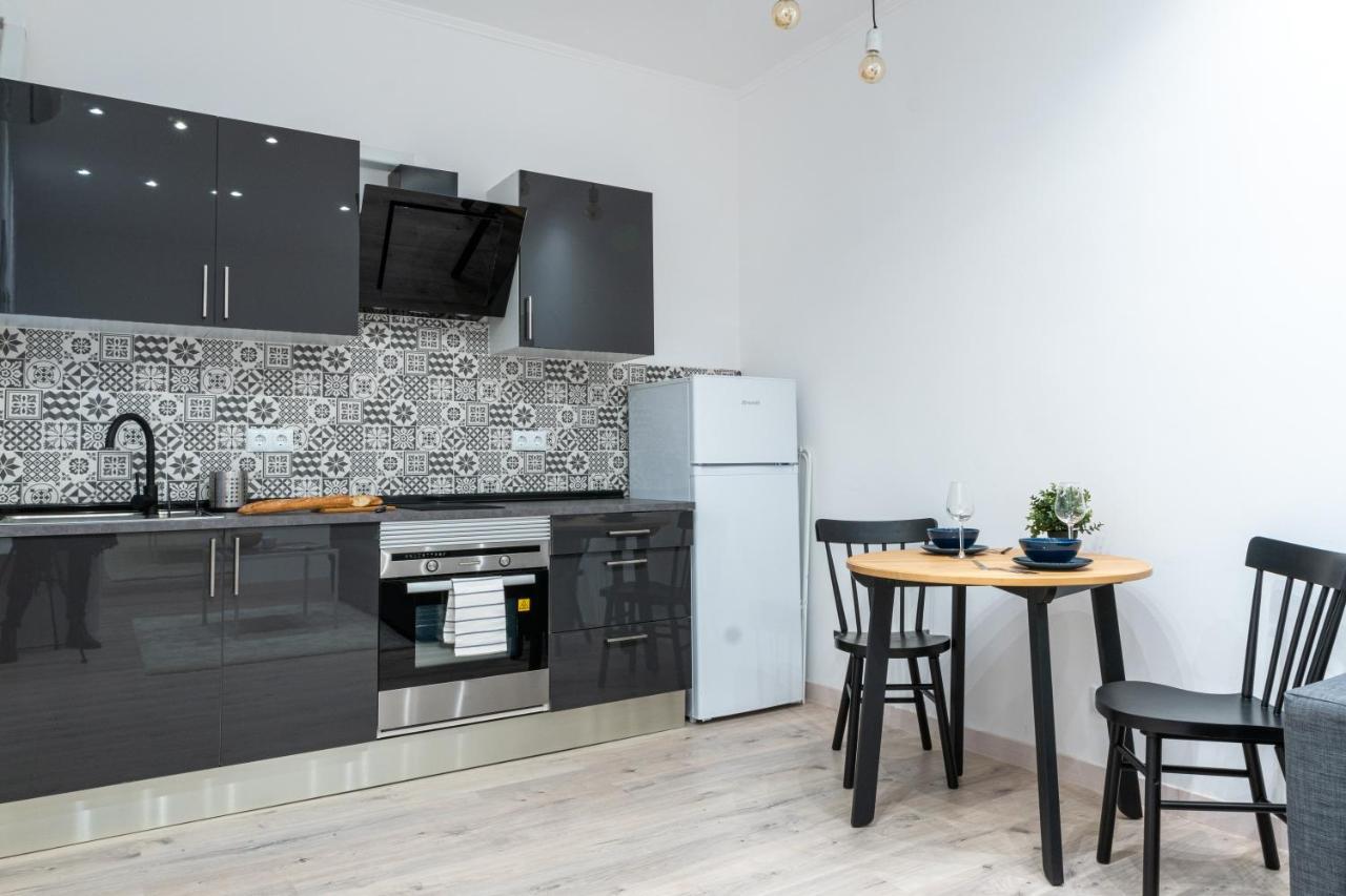 Cozy Studio 5 Min From Camp Nou Appartamento Barcellona